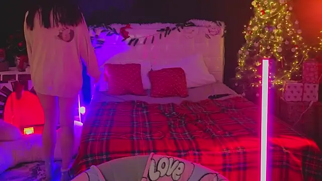 Snapshot of YasmineWest chatting on 8, 1, 2026 YasmineWest online show from 8, 1, 2026