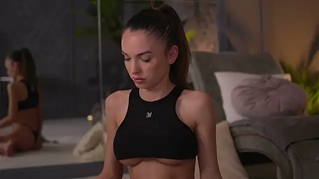 Snapshot of EsmeAinsley chatting on 25, 1, 2025 EsmeAinsley online show from 25, 1, 2025