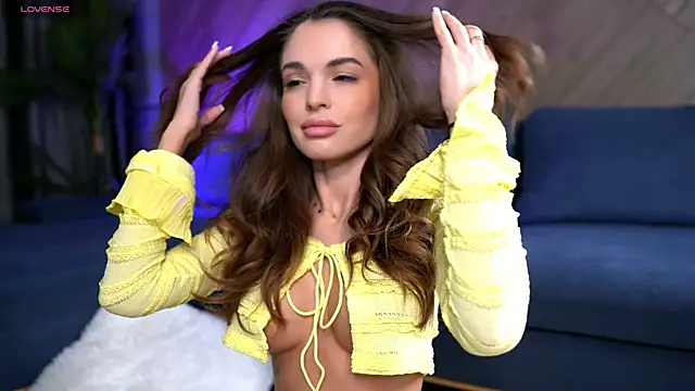 Snapshot of EsmeAinsley chatting on 4, 12, 2025 EsmeAinsley online show from 4, 12, 2025