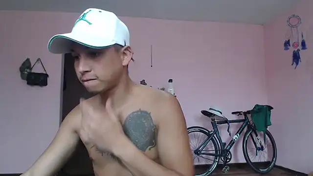 Snapshot of CoreAlejito chatting on 1, 3, 2025 CoreAlejito online show from 1, 3, 2025