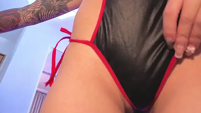 sarah cruzz  online show from 10, 4, 2026