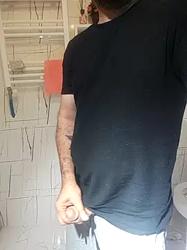 Snapshot of Lion323221 chatting on 2, 8, 2026 Lion323221 online show from 2, 8, 2026