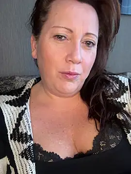 Snapshot of xsexycurvymilf chatting on 15, 1, 2025 xsexycurvymilf online show from 15, 1, 2025