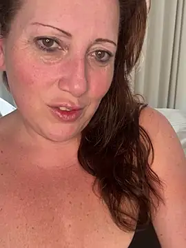 Snapshot of xsexycurvymilf chatting on 19, 3, 2025 xsexycurvymilf online show from 19, 3, 2025
