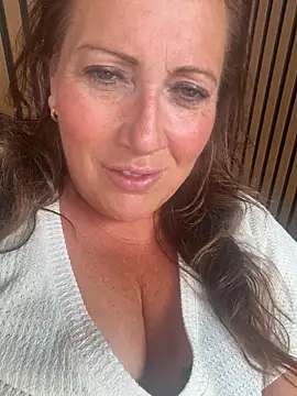 xsexycurvymilf online show from 17, 6, 2026