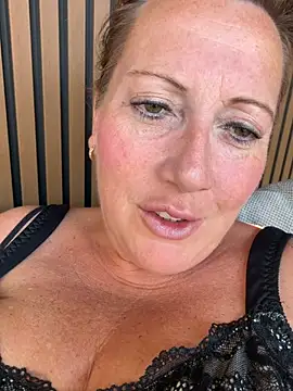xsexycurvymilf online show from 15, 7, 2026