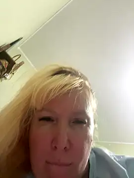 EmmaInLove23 online show from 9, 11, 2025