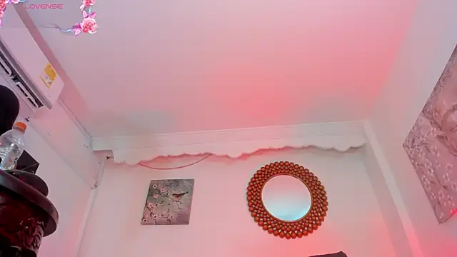 Snapshot of Karoline_Marin chatting on 24, 12, 2024 Karoline Marin online show from 24, 12, 2024