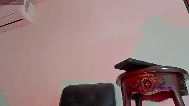 Snapshot of Karoline_Marin chatting on 21, 1, 2025 Karoline Marin online show from 21, 1, 2025