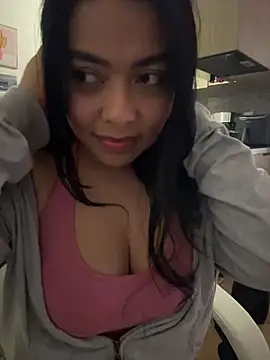 Snapshot of PetitLumiere chatting on 2, 1, 2025 PetitLumiere online show from 2, 1, 2025