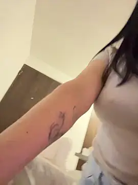 Snapshot of PetitLumiere chatting on 13, 1, 2025 PetitLumiere online show from 13, 1, 2025