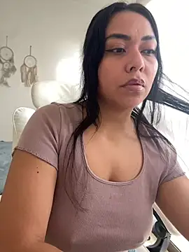 Snapshot of PetitLumiere chatting on 5, 2, 2025 PetitLumiere online show from 5, 2, 2025