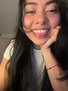 Snapshot of PetitLumiere chatting on 10, 10, 2025 PetitLumiere online show from 10, 10, 2025