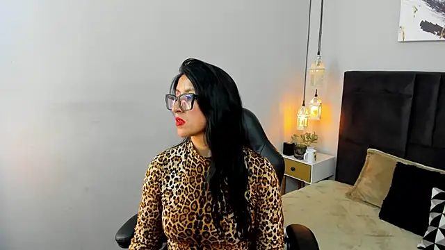 kira moon   online show from 11, 3, 2026