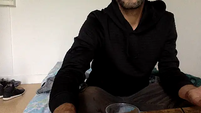 Snapshot of molozeb chatting on 8, 10, 2025 molozeb online show from 8, 10, 2025