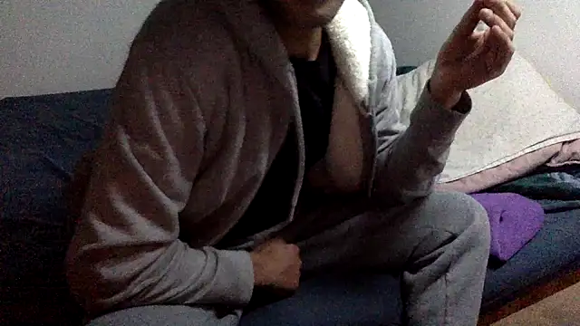 Snapshot of molozeb chatting on 11, 10, 2025 molozeb online show from 11, 10, 2025