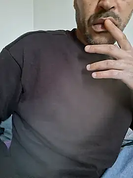 Snapshot of molozeb chatting on 14, 10, 2025 molozeb online show from 14, 10, 2025