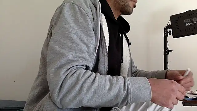 Snapshot of molozeb chatting on 18, 10, 2025 molozeb online show from 18, 10, 2025