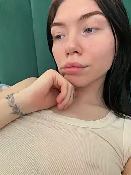 Lisaaa Alisa online show from 4, 3, 2026