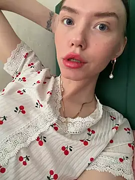 Lisaaa Alisa online show from 13, 5, 2026
