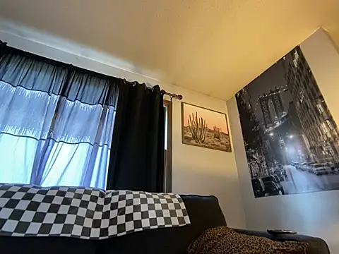 SidneyRaee online show from 4, 12, 2024