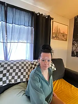 SidneyRaee online show from 13, 12, 2024