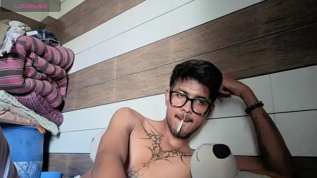 Snapshot of just_fucks chatting on 19, 5, 2026 just fucks online show from 19, 5, 2026