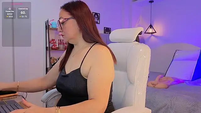 lady nylon  online show from 26, 2, 2026