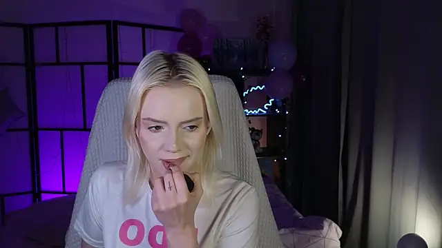 Snapshot of ImBonBon chatting on 20, 5, 2026 ImBonBon online show from 20, 5, 2026