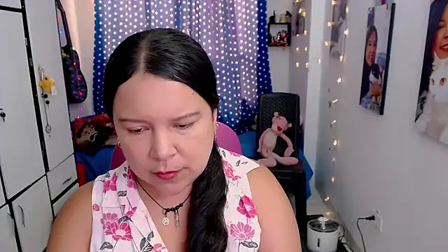 Snapshot of claryssa_ chatting on 4, 11, 2025 claryssa online show from 4, 11, 2025