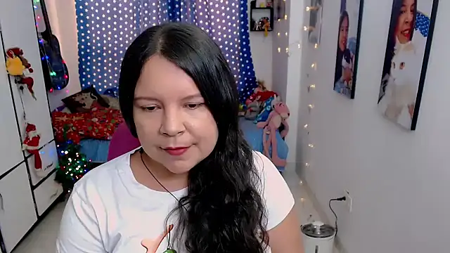 Snapshot of claryssa_ chatting on 16, 12, 2025 claryssa online show from 16, 12, 2025