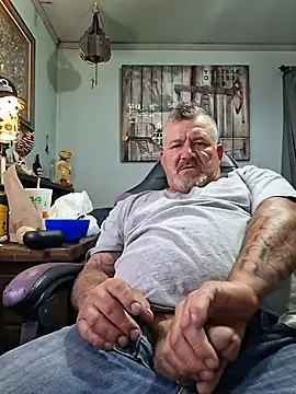 Snapshot of bigdoog8 chatting on 11, 7, 2026 bigdoog8 online show from 11, 7, 2026