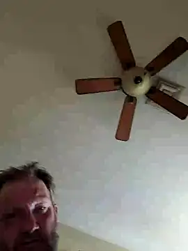 Snapshot of Hugebwc102 chatting on 3, 10, 2025 Hugebwc102 online show from 3, 10, 2025