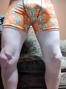 Snapshot of Hugebwc102 chatting on 15, 12, 2025 Hugebwc102 online show from 15, 12, 2025