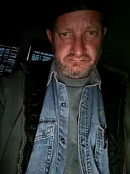 Snapshot of Hugebwc102 chatting on 3, 3, 2026 Hugebwc102 online show from 3, 3, 2026