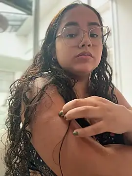 CurlyGirl 1 online show from 4, 8, 2026