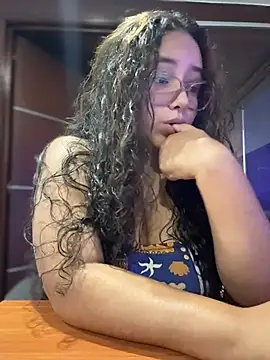 CurlyGirl 1 online show from 6, 8, 2026