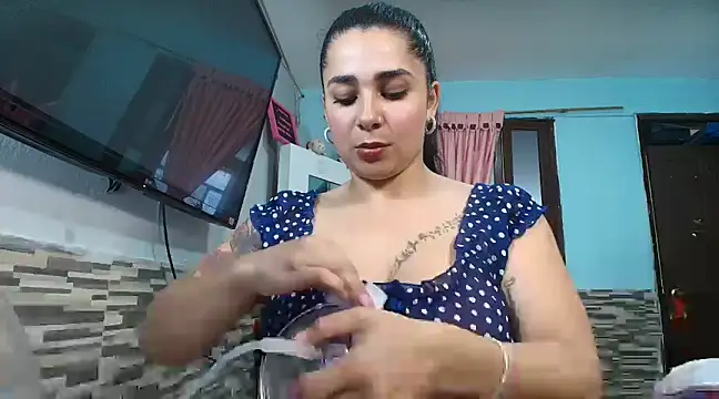 Meganmilk1 online show from 17, 12, 2024