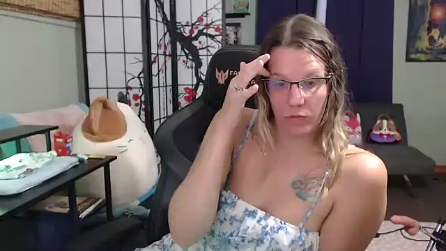 Sarahtineke online show from 19, 10, 2025