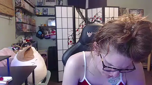 Sarahtineke online show from 2, 7, 2026