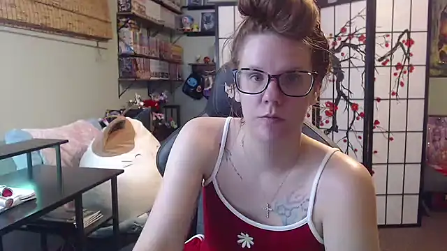 Sarahtineke online show from 3, 7, 2026