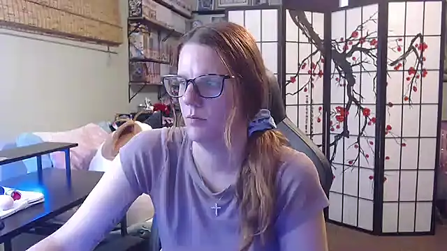 Sarahtineke online show from 9, 7, 2026