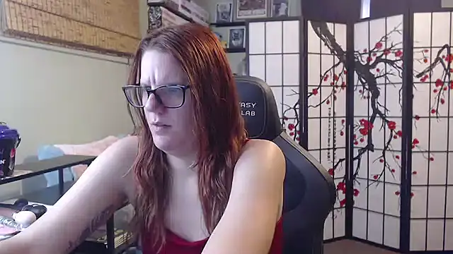 Sarahtineke online show from 2, 8, 2026