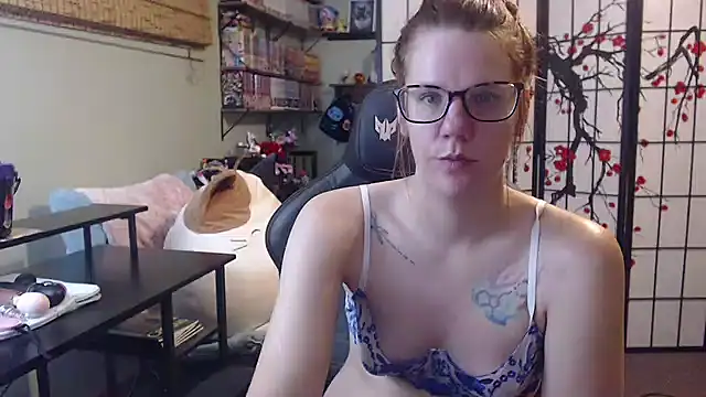 Sarahtineke online show from 6, 8, 2026