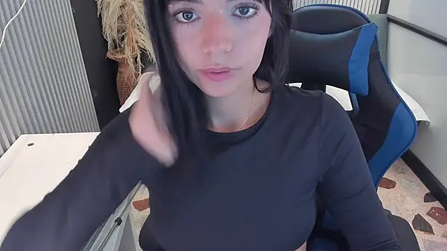Snapshot of NicolRoss_ chatting on 10, 6, 2026 NicolRoss online show from 10, 6, 2026