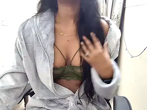 Snapshot of tanvi-00 chatting on 25, 11, 2025 tanvi-00 online show from 25, 11, 2025