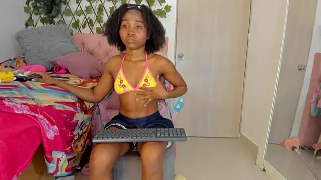 Snapshot of kimmysantoo chatting on 8, 3, 2025 kimmysantoo online show from 8, 3, 2025