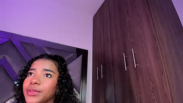Snapshot of Iris_hott1 chatting on 8, 2, 2025 Iris hott1 online show from 8, 2, 2025