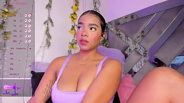 Snapshot of Iris_hott1 chatting on 11, 2, 2025 Iris hott1 online show from 11, 2, 2025