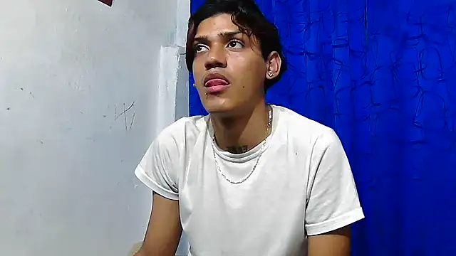 Snapshot of Samuelsince chatting on 7, 4, 2026 Samuelsince online show from 7, 4, 2026